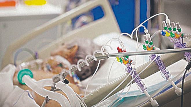 Paciente com respirador em UTI. (Foto: Jornal A Tribuna/Divulgação)