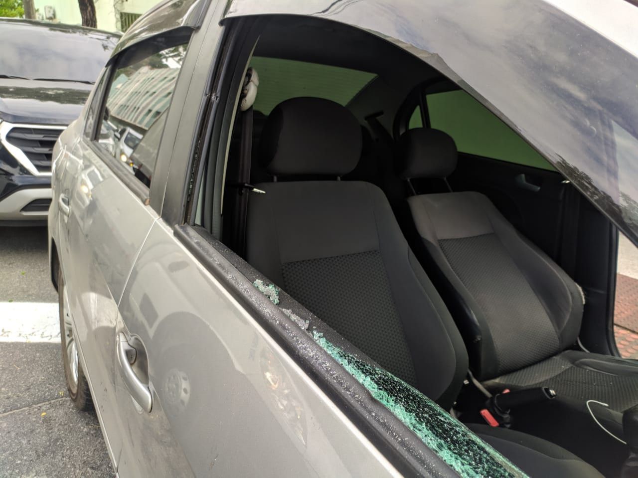 Carro onde os revendedores estavam (Foto: Júlia Afonso)