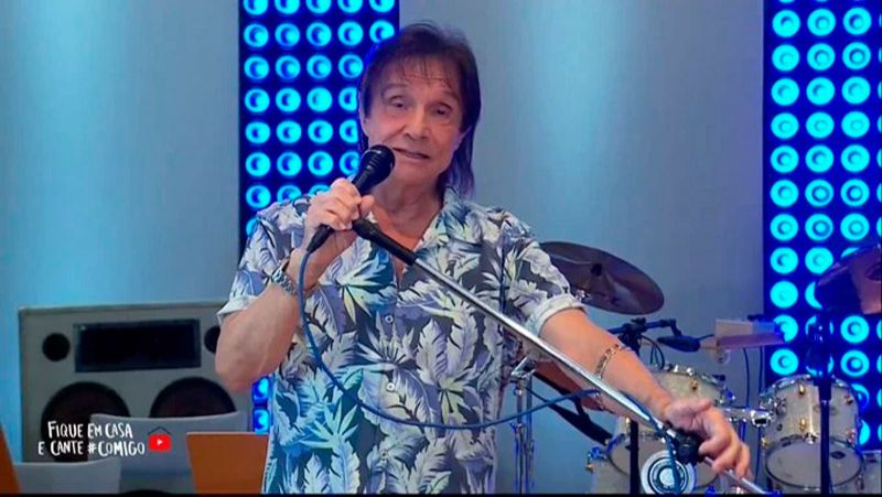 Roberto Carlos, em sua primeira live (Foto: Reprodução / Youtube)