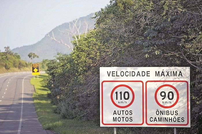 É preciso respeitar as sinalizações e limites de velocidade nas estradas (Foto: Divulgação)
