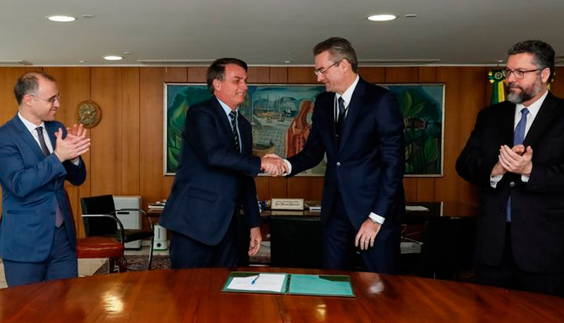 O presidente da República Jair Bolsonaro, durante assinatura do termo de posse do novo diretor-geral da Polícia Federal, Rolando Alexandre de Souza (Foto: Isac Nóbrega/PR)