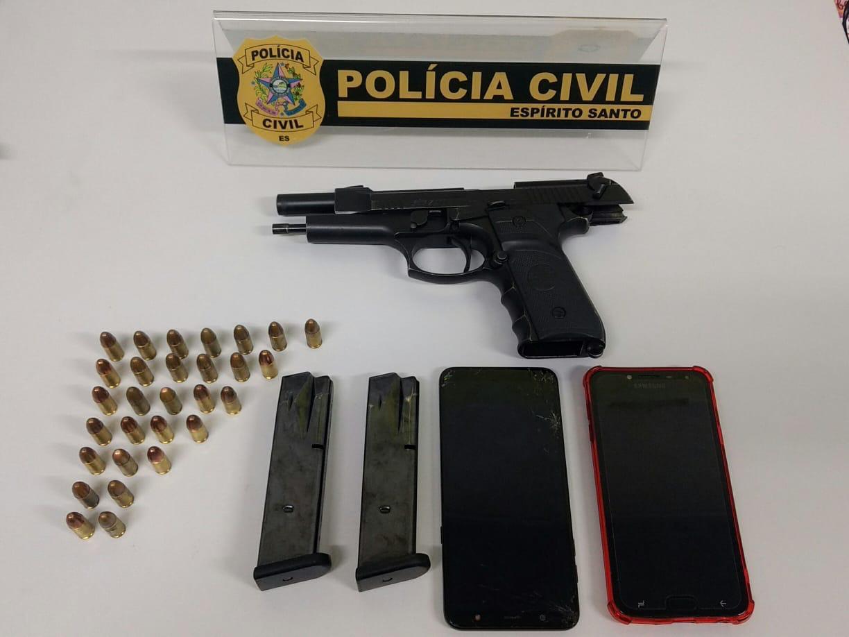 No apartamento onde o criminoso foi preso, foi encontrada uma pistola 9mm (Foto: Júlia Afonso)