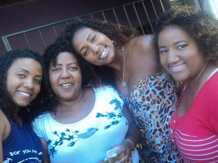 Tatiele Cozer e família (Foto: )