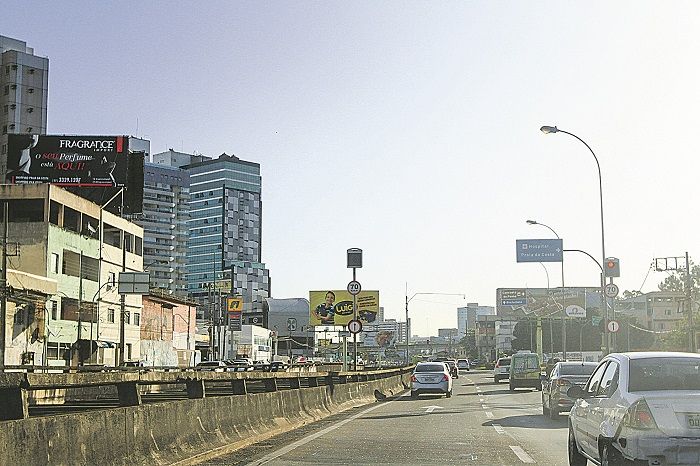 Radar e semáforo em Vila Velha: motoristas não estão respeitando as leis de trânsito e acabam sendo multados (Foto: Dayana Souza - 07/10/2019)