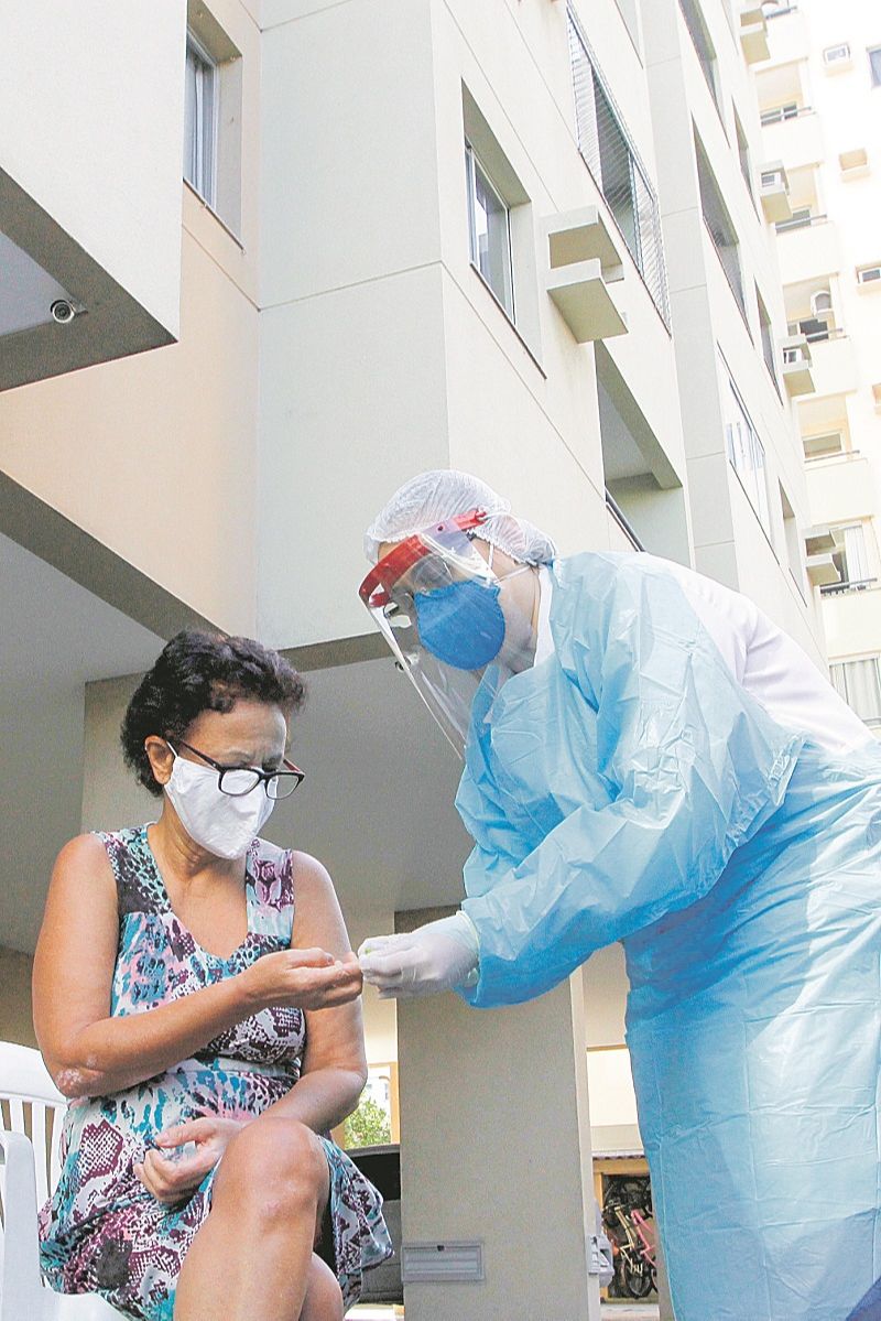 Moradora faz teste: previsão é de que 5% da população tenha imunidade (Foto: Fábio Nunes/ AT/ 03/05/2020)
