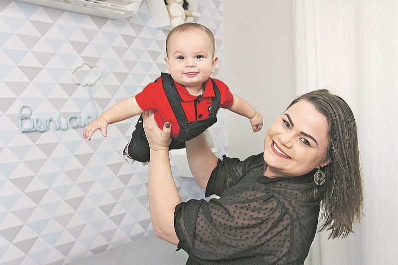 Vanessa e Benício: ela teve de superar um câncer antes da gravidez e hoje comemora seu dia com muita felicidade. (Foto: Leone Iglesias/AT)