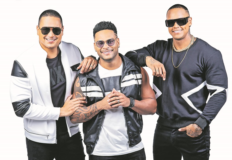 Xanddy, Tonny e Léo Santana se apresentam juntos na live que começa às 21h (Foto: Divulgação)