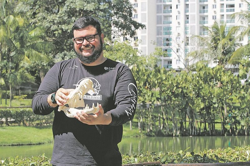 O veterinário Yhuri Cardoso diz que a destruição da mata estimula o aparecimento de jacarés em áreas urbanas (Foto: Fábio Nunes/AT)