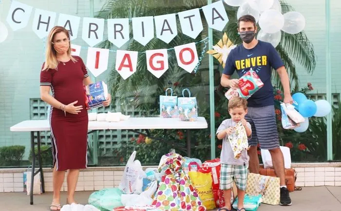 Imagem ilustrativa da imagem Grávida ganha chá de bebê em forma de carreata em Vitória. Veja vídeo