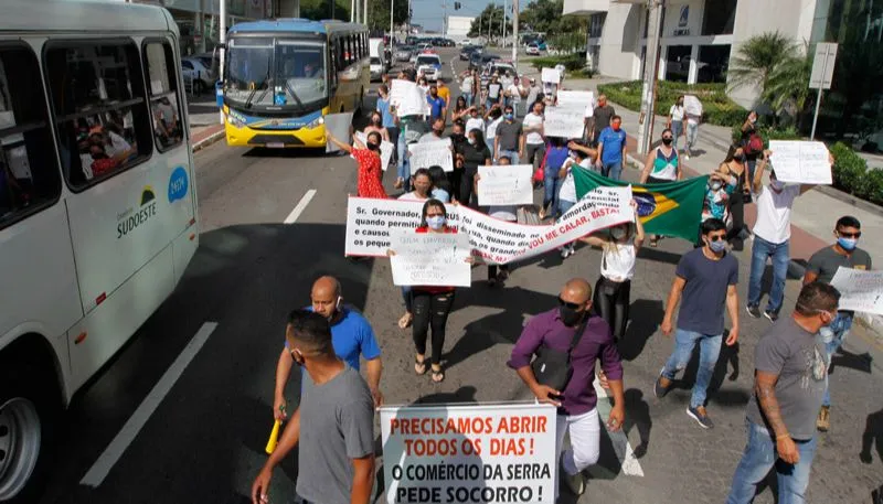 Imagem ilustrativa da imagem Comerciantes fazem novo protesto: "É inviável abrir apenas dois dias da semana"