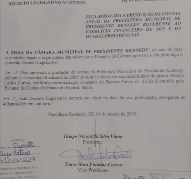 Decreto que aprova as contas de Aluízio Correa, ex-prefeito de Presidente Kennedy, traz a assinatura da mulher dele, a vereadora Tania Mara Fontana Correa