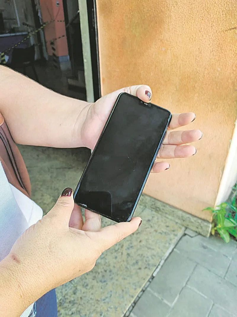 Imagem ilustrativa da imagem Ladrão rouba celular pela janela de ônibus