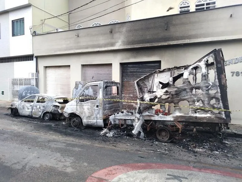 Incêndio ocorreu após toque de recolher em Tabuazeiro, Vitória.