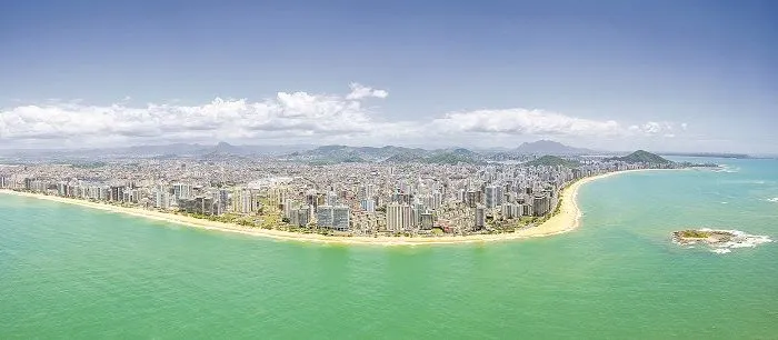 Vista do litoral de Vila Velha: município se destaca frente aos demais pela disponibilidade de terrenos em áreas urbanizadas, daí a concentração maior de lançamentos do mercado imobiliário