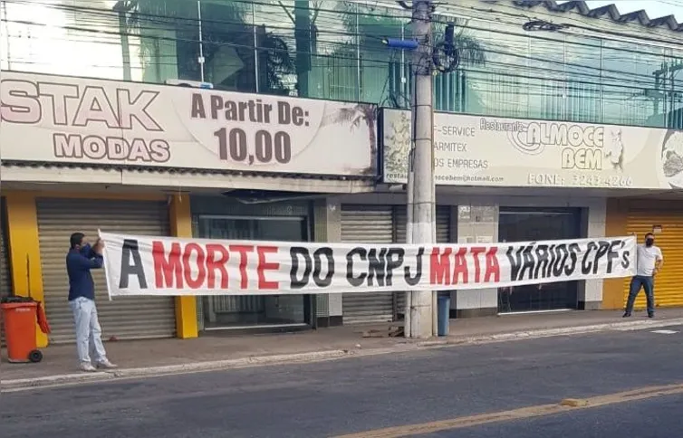 Manifestação de comerciantes em Jacaraípe, na Serra.