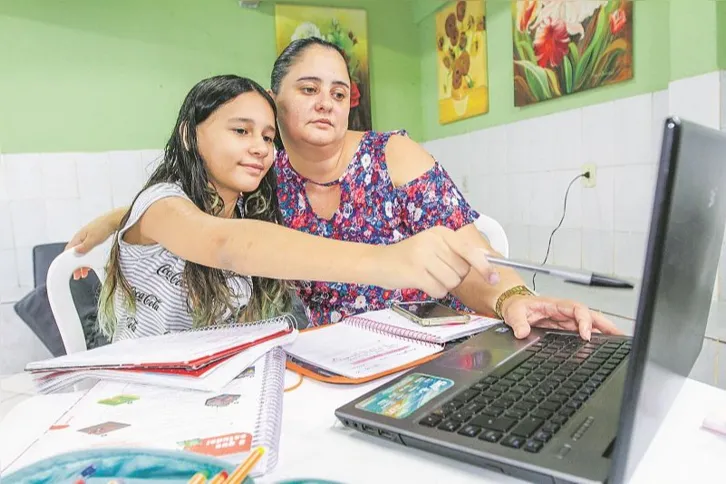 A empresária Sueda Calanzani Moreira, 35, com a filha Melyne, de 11 anos.