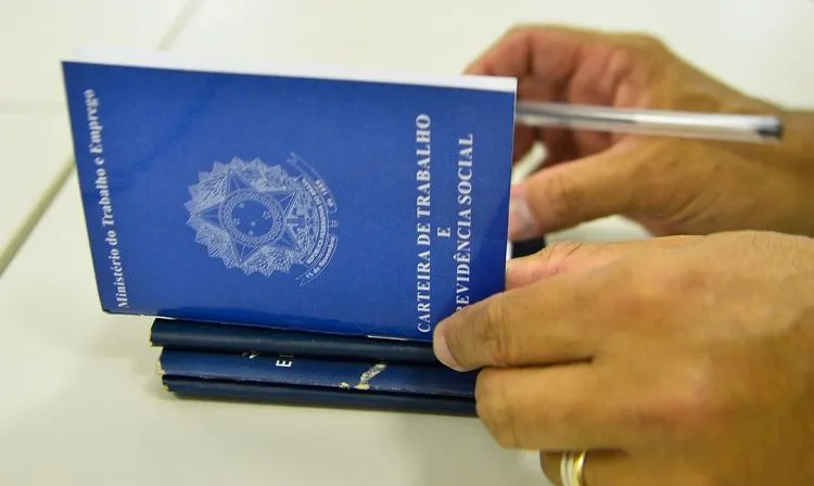Imagem ilustrativa da imagem Funcionário que se recusar a ser vacinado pode ser demitido por justa causa, diz Ministério Público