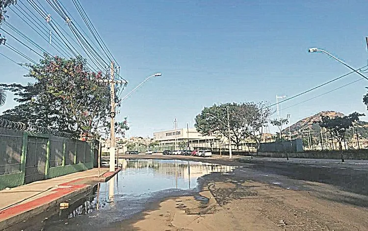 Imagem ilustrativa da imagem Estreitamento de avenida devido à maré cheia