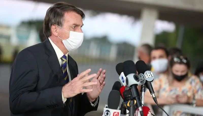 Imagem ilustrativa da imagem Bolsonaro acusa eleitora de falar 'abobrinha' e pede que ela se retire do Alvorada
