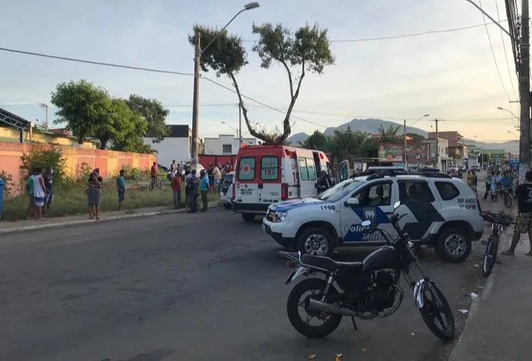 Imagem ilustrativa da imagem Jovem é morto a tiros enquanto dirigia moto na Serra