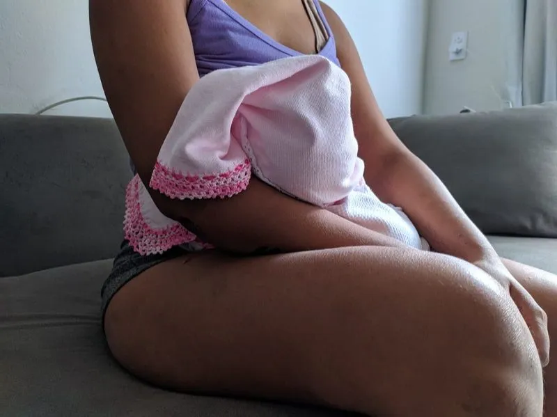 Imagem ilustrativa da imagem Jovem pula do 2º andar de casa e se esconde em mata para não ser morta pelo marido