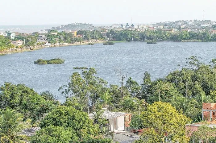 Imagem ilustrativa da imagem Parque, píer e deques em lagoa de Vila Velha