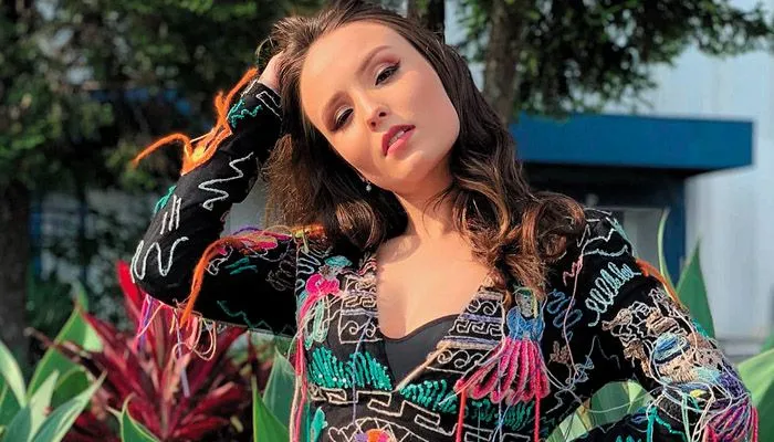Imagem ilustrativa da imagem Larissa Manoela canta para seus fãs no sábado (13)