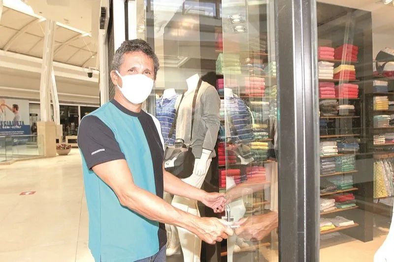 Imagem ilustrativa da imagem Duas mil lojas reabrem hoje em shoppings