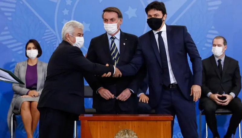 Imagem ilustrativa da imagem Em posse como Ministro das Comunicações, Fábio Faria pede 'armistício patriótico'
