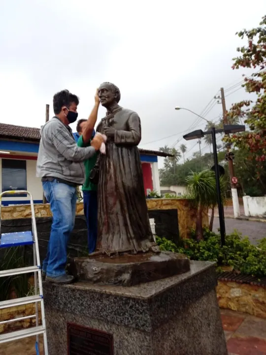 Imagem ilustrativa da imagem Monumento de São José de Anchieta pichado passa por limpeza