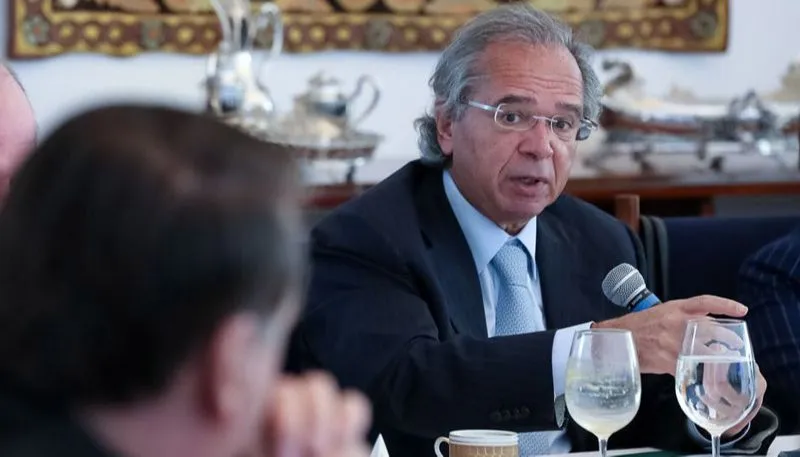 Imagem ilustrativa da imagem Governo vai criar programa de renda mínima após a pandemia