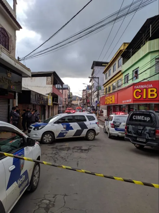 Imagem ilustrativa da imagem Bandidos roubam malote de lotérica em Cariacica e são mortos por policial