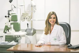 Imagem ilustrativa da imagem Médica explica doença que deixa visão distorcida