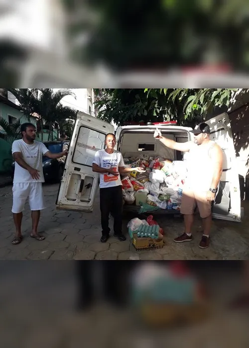 Imagem ilustrativa da imagem Policial aposentado distribui alimentos em "ambulância solidária"