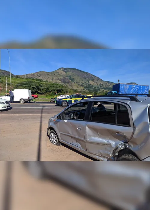 Imagem ilustrativa da imagem Acidente entre dois carros deixa funcionária pública ferida