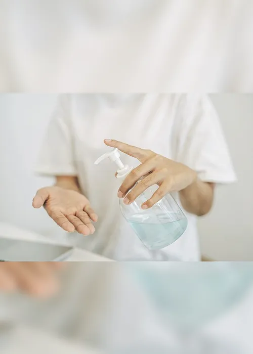 Imagem ilustrativa da imagem Especialistas orientam alunos a não levar álcool em gel para escola