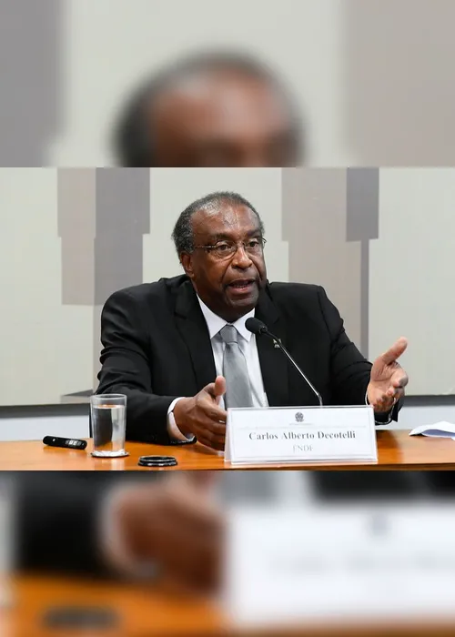Imagem ilustrativa da imagem Ministro da Educação chega ao Planalto para pedir demissão