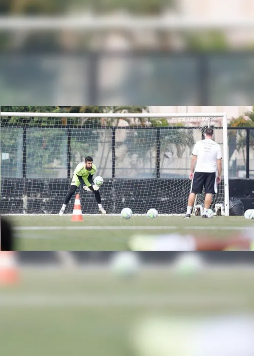 Imagem ilustrativa da imagem Fernando Miguel pega pênalti, e Vasco empata com Red Bull Bragantino