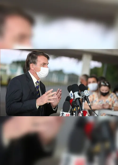 Imagem ilustrativa da imagem Bolsonaro acusa eleitora de falar 'abobrinha' e pede que ela se retire do Alvorada