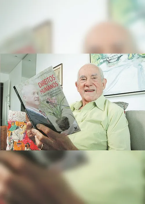 Imagem ilustrativa da imagem Alunos escrevem livro para homenagear professor de 84 anos