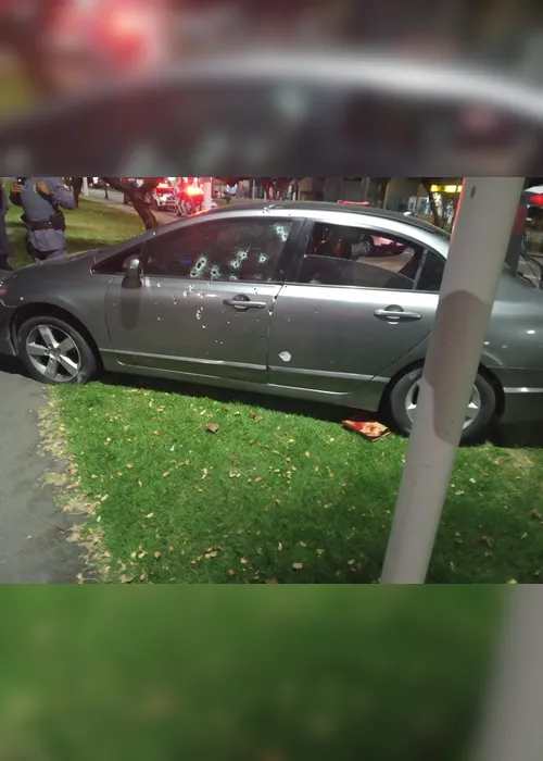Imagem ilustrativa da imagem Carro foi atingido por pelo menos 40 tiros ao parar em posto de combustível