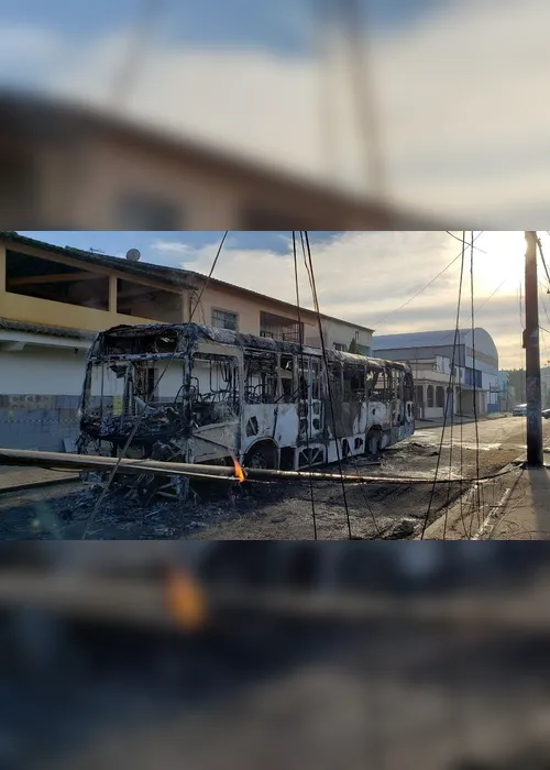 Imagem ilustrativa da imagem Ônibus é incendiado em bairro de Cariacica