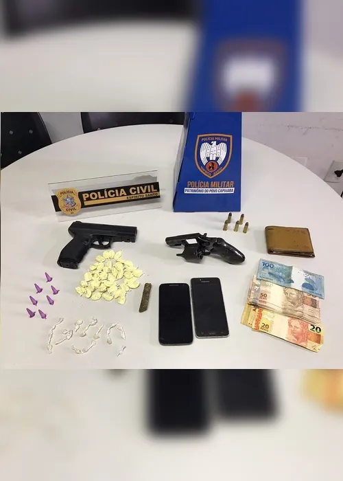 Imagem ilustrativa da imagem Castelo: acusado tenta jogar drogas pela janela de casa, mas acaba preso