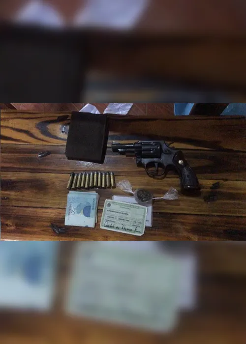 Imagem ilustrativa da imagem Castelo: acusado tenta jogar drogas pela janela de casa, mas acaba preso