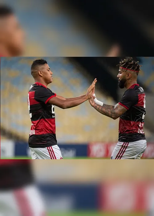 Imagem ilustrativa da imagem Flamengo vence Bangu com gol de capixaba e vai à semi na volta do futebol