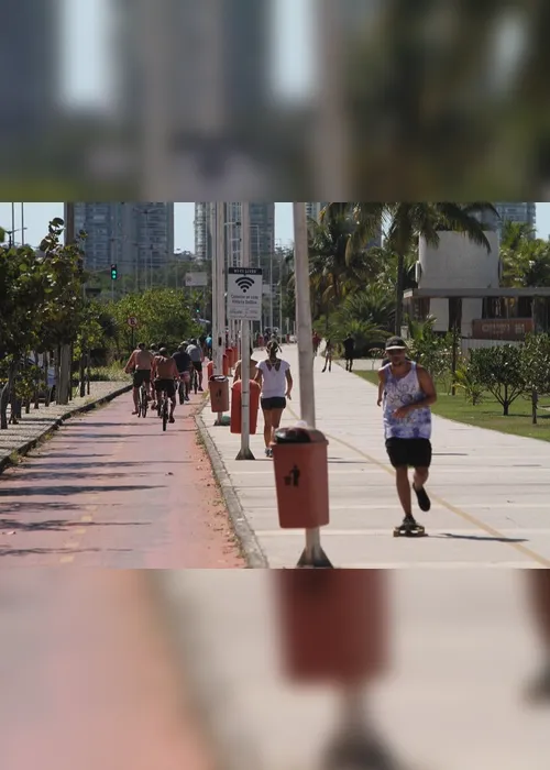 
          Imagem ilustrativa da imagem Praias ficam lotadas de novo um dia após Estado registrar mais de mil mortes por Covid-19
          