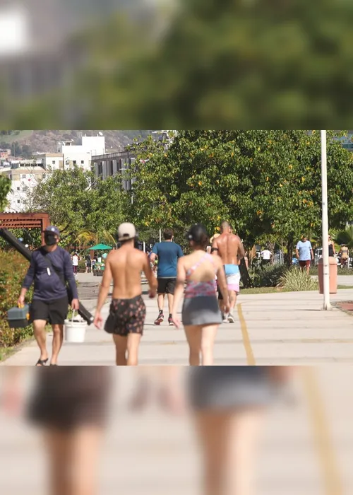 
          Imagem ilustrativa da imagem Praias ficam lotadas de novo um dia após Estado registrar mais de mil mortes por Covid-19
          