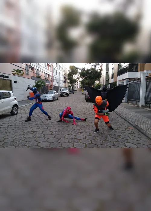 Imagem ilustrativa da imagem Super-heróis recolhem agasalhos pelas ruas de Vitória