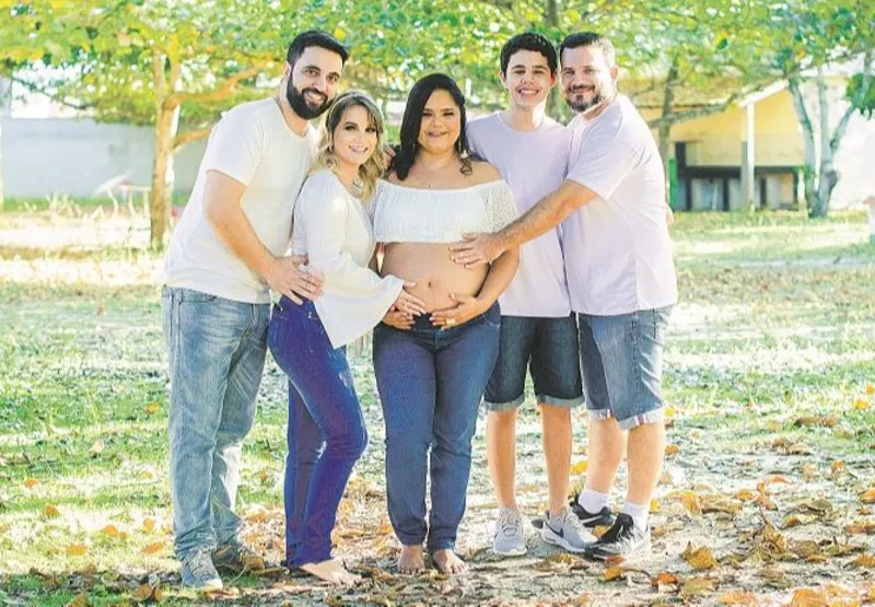 Marcos, Karlla, Patrícia, Rodrigo e  Wescley aguardam a chegada de Arthur, em agosto: gravidez em família