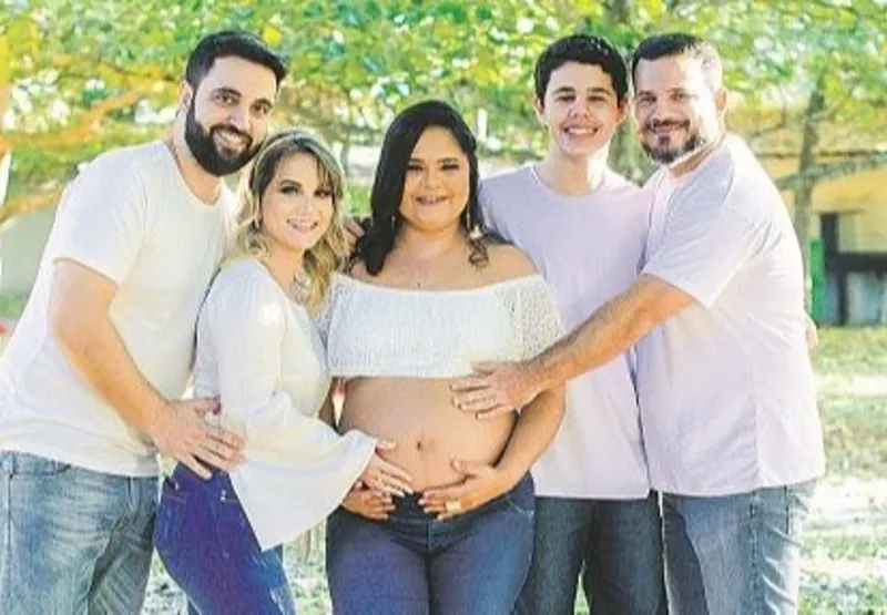 Marcos,  Karlla, Patrícia, Rodrigo e  Wescley aguardam a chegada de Arthur, em agosto: gravidez em família